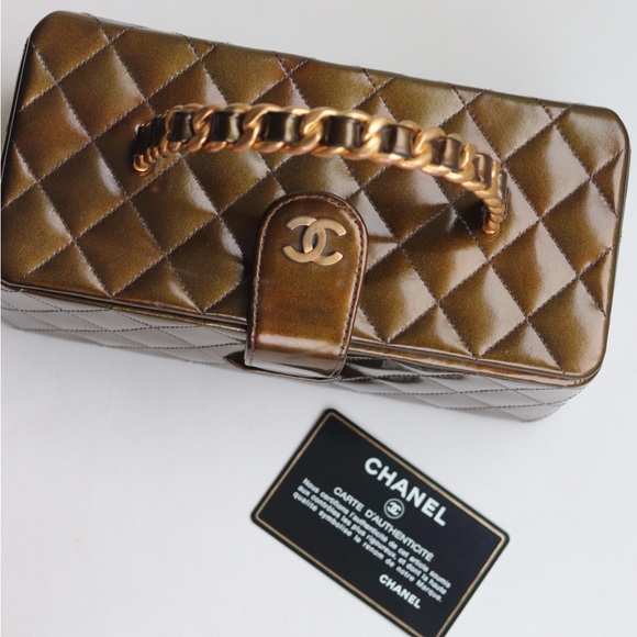 CHANEL Vintage Iridescent Olive Green Patent Leather Vanity Bag - Picture 15 of 15